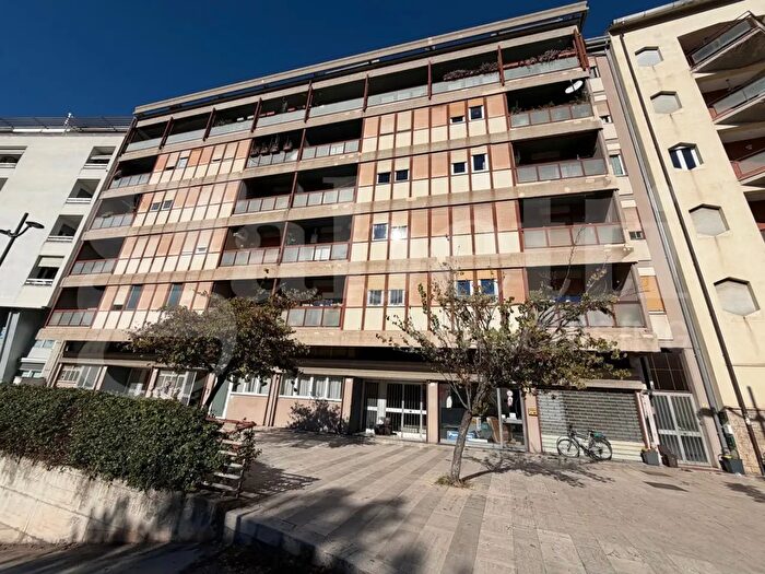 Appartamento quadrilocale in vendita in Via Guglielmi, Terni