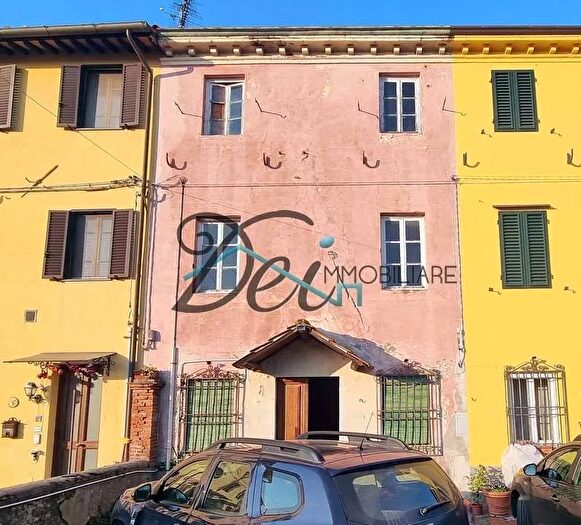 Casa con 7 locali in vendita in Via dei Cucchi, Lucca