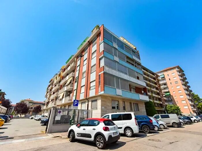 Appartamento trilocale in vendita in Via Loano, Torino