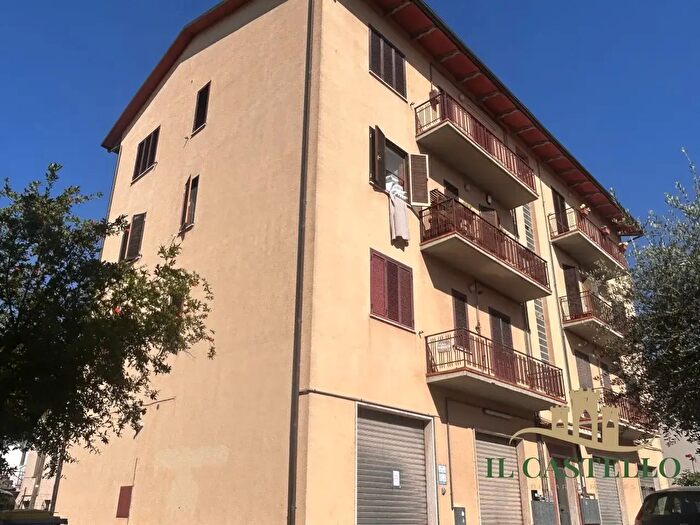 Appartamento trilocale in vendita in Via Roma, Castiglione Del Lago