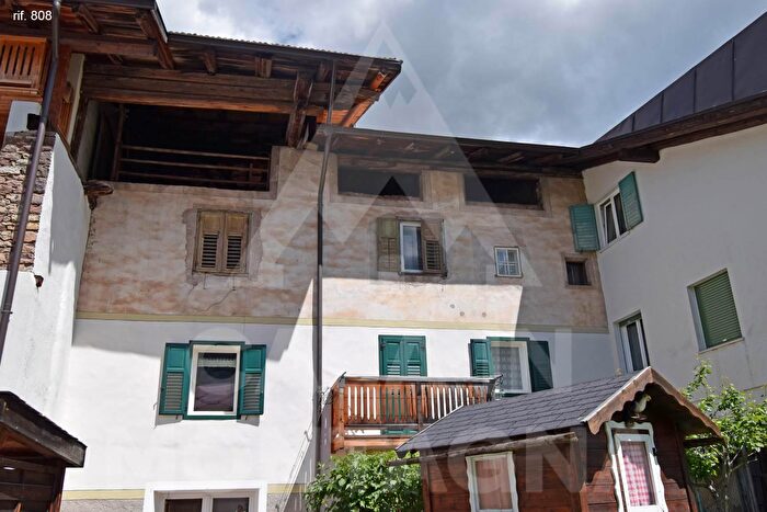 Casa con 6 locali in vendita in Ziano Di Fiemme