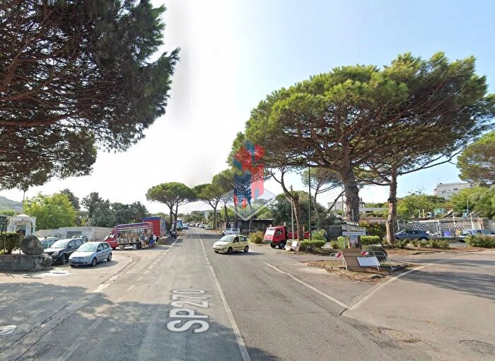 Appartamento bilocale in vendita in Ischia Forio Frazione Panza, Forio