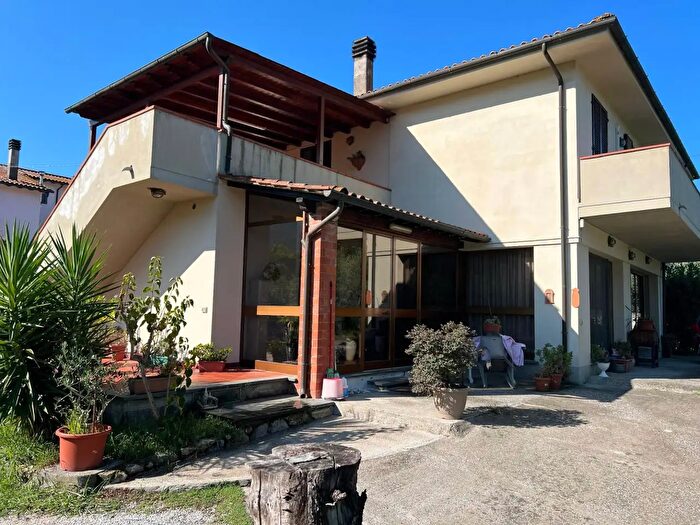 Casa con 8 locali in vendita in Via Cialdini, San Giuliano Terme