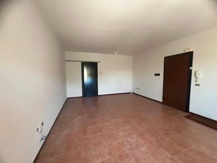 Appartamento con 5 locali in vendita in Via Faenza, Modena