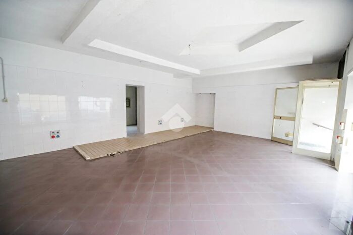 Casa con 7 locali in vendita in Via Trento, Bosconero