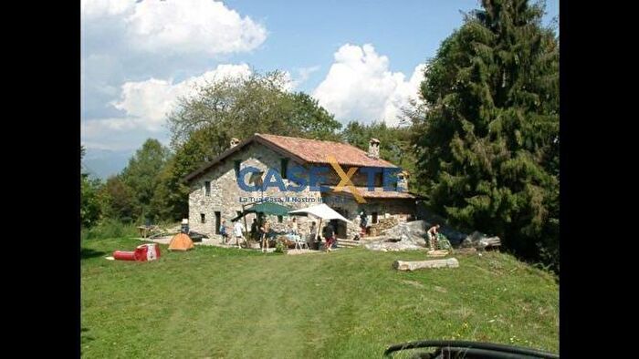 Casa con 5 locali in vendita in Località La Ruca, Zogno