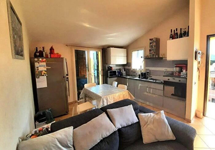 Appartamento trilocale in vendita in Castellina Marittima