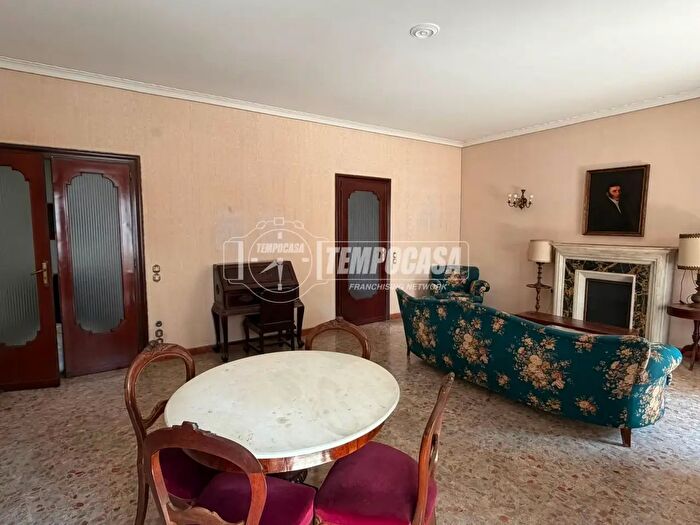 Appartamento con 5 locali in vendita in Via Pietro Mascagni, Napoli