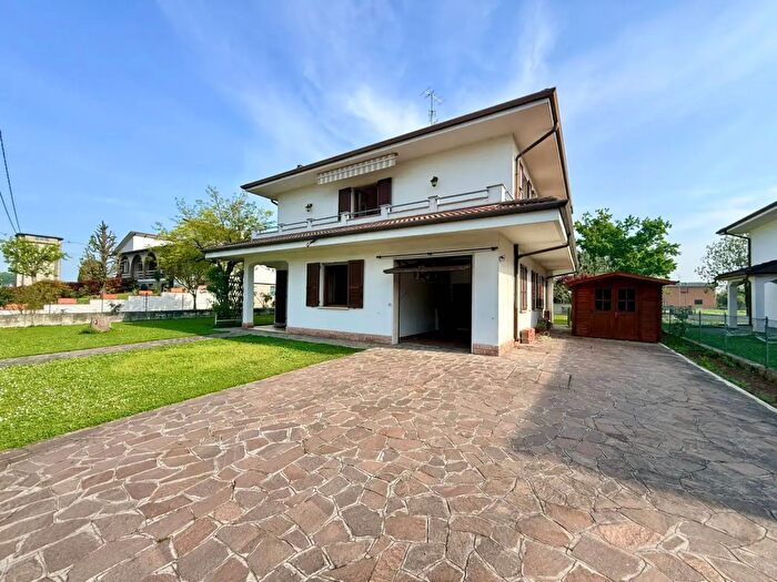 Casa con 5 locali in vendita in Poggio Rusco