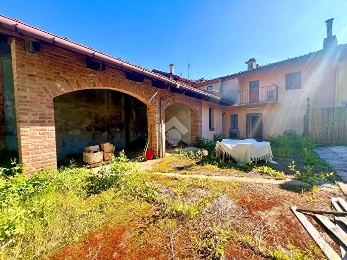 Casa con 5 locali in vendita in Via Marconi, Camerano Casasco
