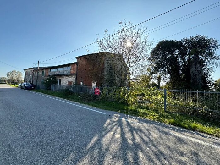 Casa quadrilocale in vendita in Via Sbarra, Borgo Veneto