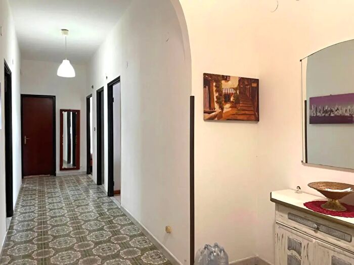 Appartamento con 6 locali in affitto in Catanzaro