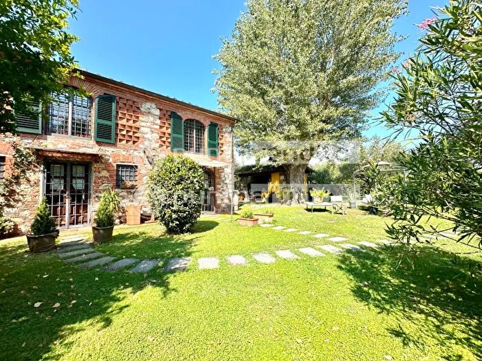 Casa con 10 locali in vendita in Ella Maulina, Lucca