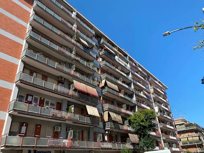 Appartamento trilocale in affitto in Via Marco Valerio Corvo, Roma