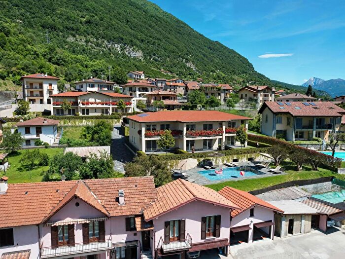 Appartamento trilocale in vendita in Via Don Giovanni Folci, Tremezzina