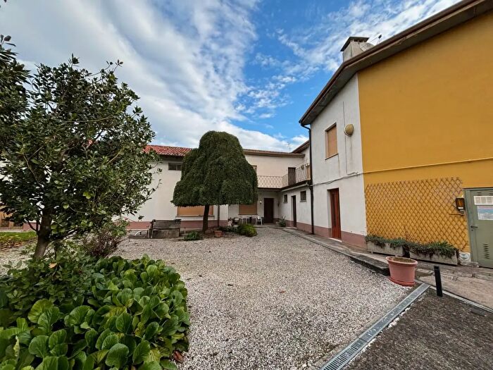 Casa con 6 locali in vendita in Via Crescentia, Varmo