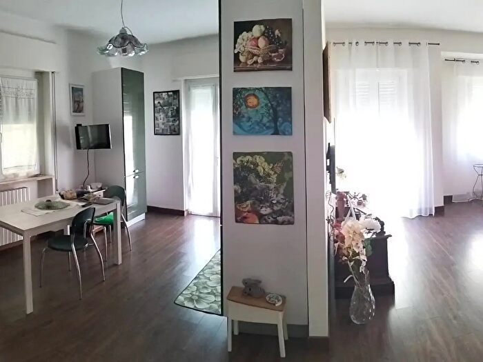 Casa con 10 locali in vendita in Ascoli Piceno