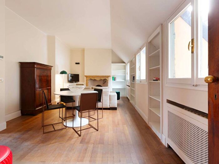 Appartamento trilocale in affitto in Via Bagutta, San Babila, Milano