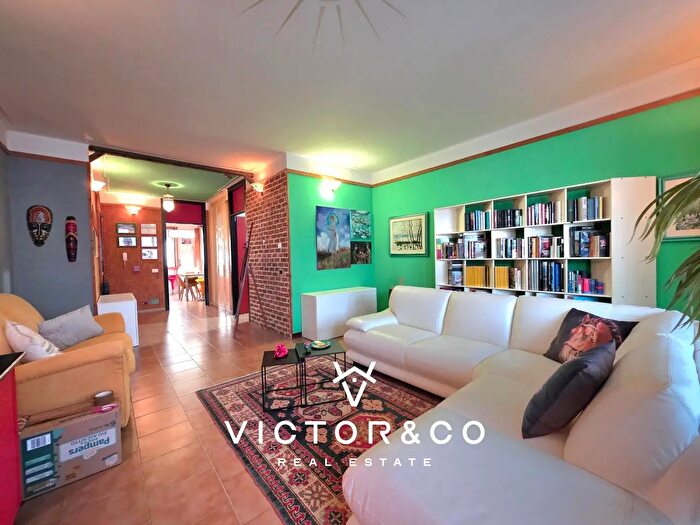 Appartamento trilocale in vendita in Viale Giulio Cesare, Novara