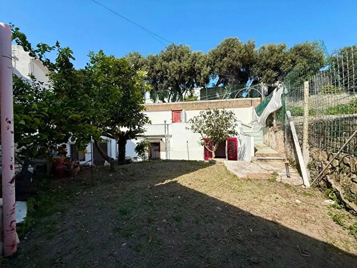 Appartamento trilocale in vendita in Via Giovanni da Procida, Procida