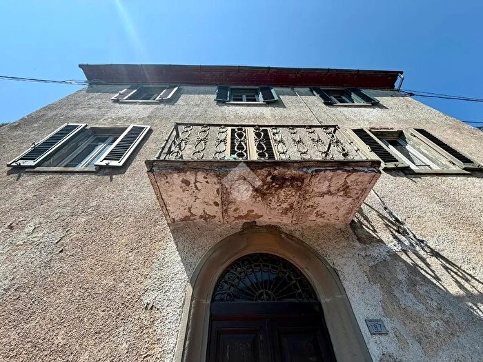 Appartamento con 10 locali in vendita in Via Via Nazionale, San Marcello Piteglio