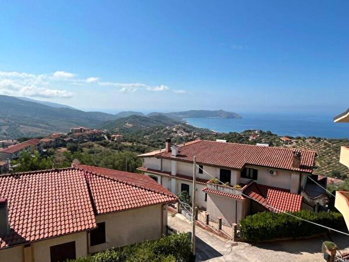 Appartamento trilocale in vendita in Via Battaglia Ce, Centola