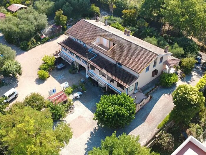 Casa con 14 locali in vendita in Via Sabina Nord, Forano