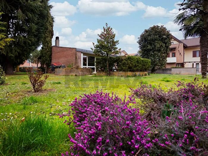 Casa quadrilocale in vendita in Usmate Velate