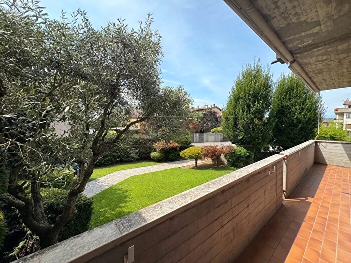 Appartamento con 7 locali in vendita in Via delle Fontane, Sandrigo