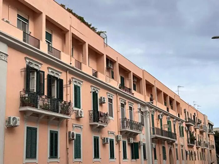 Appartamento quadrilocale in affitto in Via dei Mille, Messina