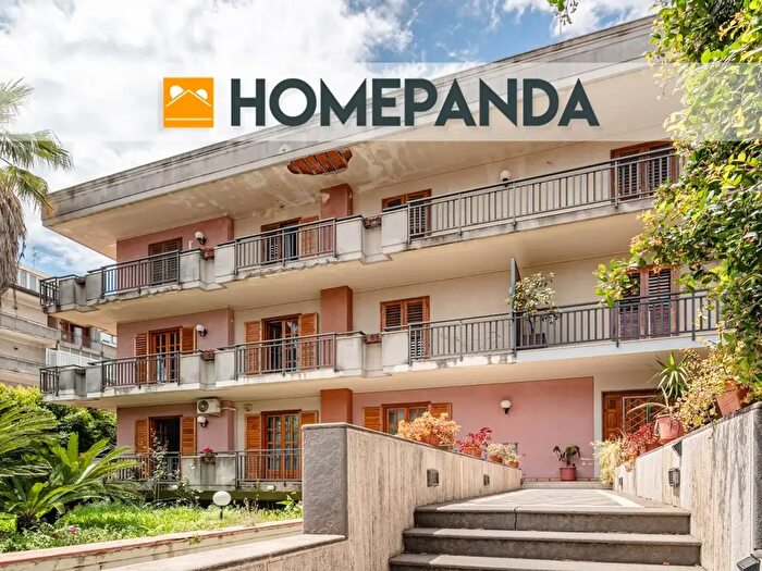 Appartamento con 15 locali in vendita in Via John Fitzgerald Kennedy, Acireale