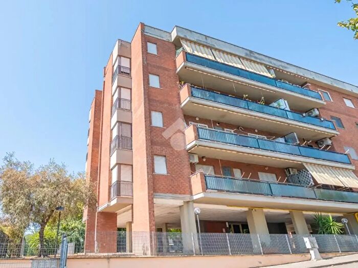 Appartamento trilocale in vendita in Via Agostino Magliani, Roma