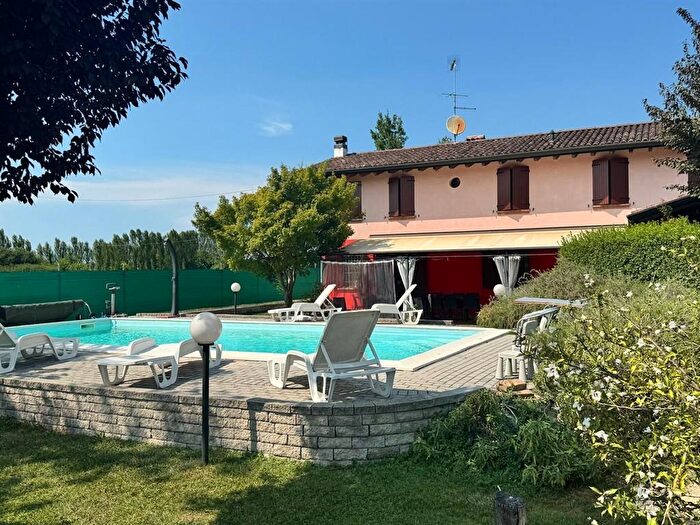 Casa con 6 locali in vendita in Bagnolo San Vito