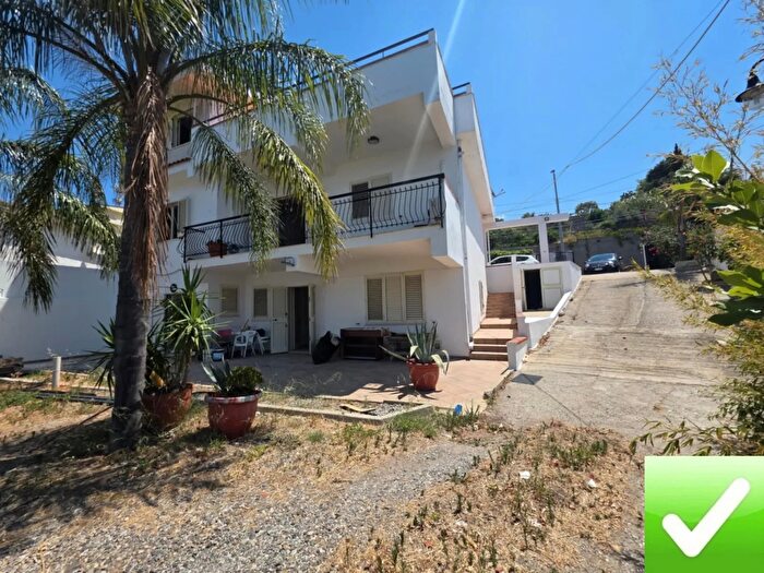 Casa con 5 locali in affitto in Reggio Calabria