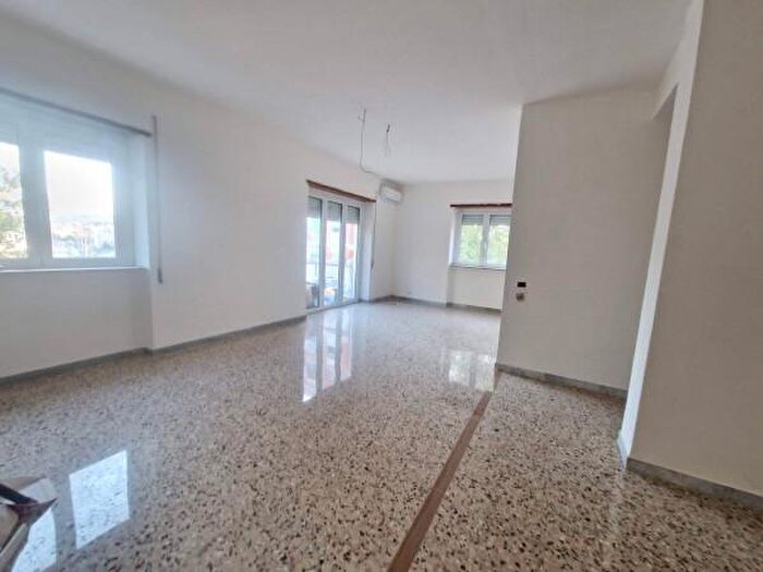 Appartamento con 6 locali in vendita in Via Mugilla, Latina