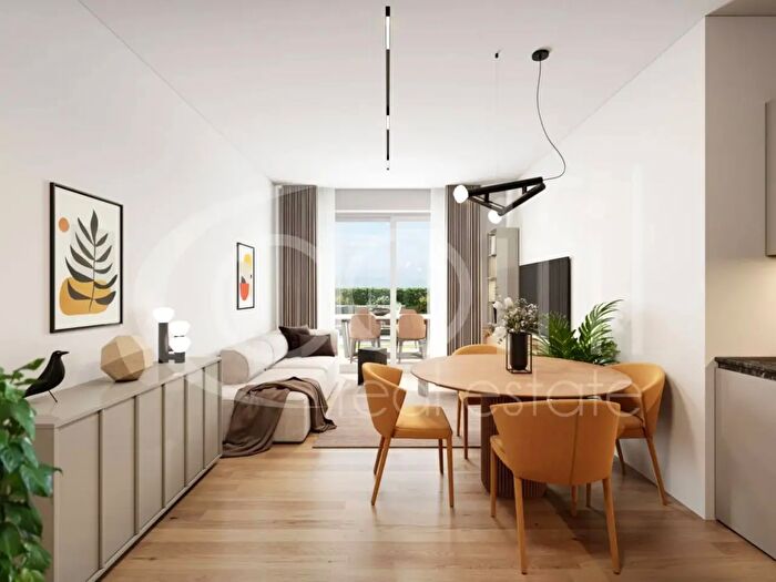 Appartamento trilocale in vendita in Via Rovigno, Milano