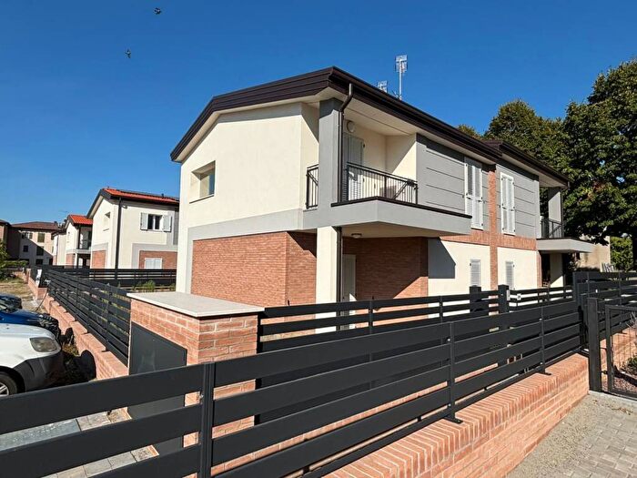 Casa con 5 locali in vendita in Via Campazza, Castelletto, Valsamoggia