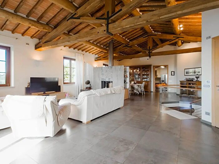 Casa con 7 locali in vendita in Siena