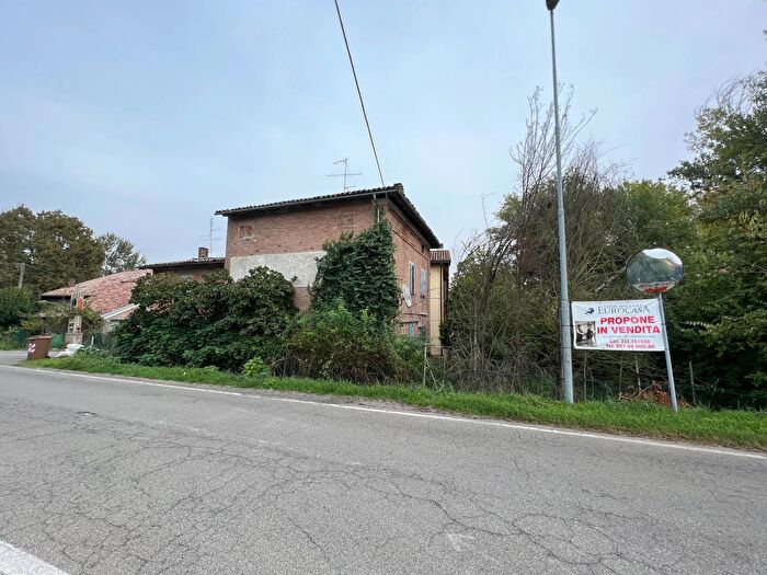 Casa con 14 locali in vendita in Crevalcore