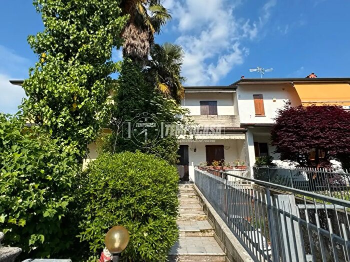 Casa quadrilocale in vendita in Via Don Seghezzi, Brembate