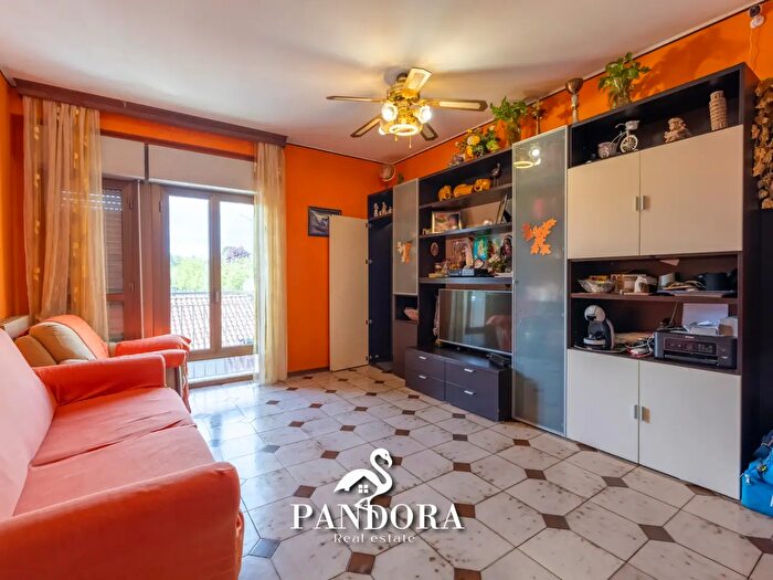 Appartamento con 6 locali in vendita in Via a Gramsci, Gallarate