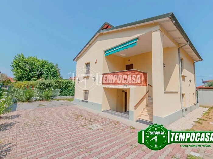 Casa con 6 locali in vendita in Via Manzoni, Borgarello