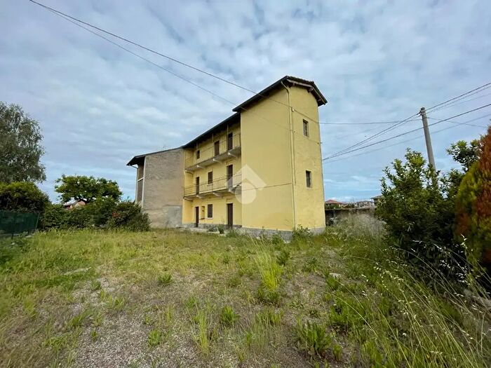 Casa con 5 locali in vendita in Via Sciaroli, Oleggio