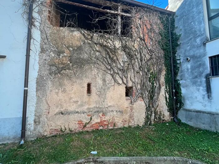 Casa trilocale in vendita in Via Stazione, Mozzate