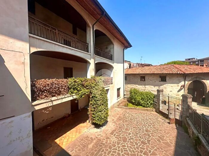Casa con 18 locali in vendita in Via Cardinal Ferrari, Grumello Del Monte