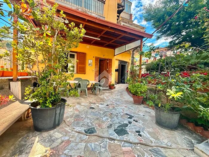 Appartamento trilocale in vendita in Via Fontanelle, Napoli