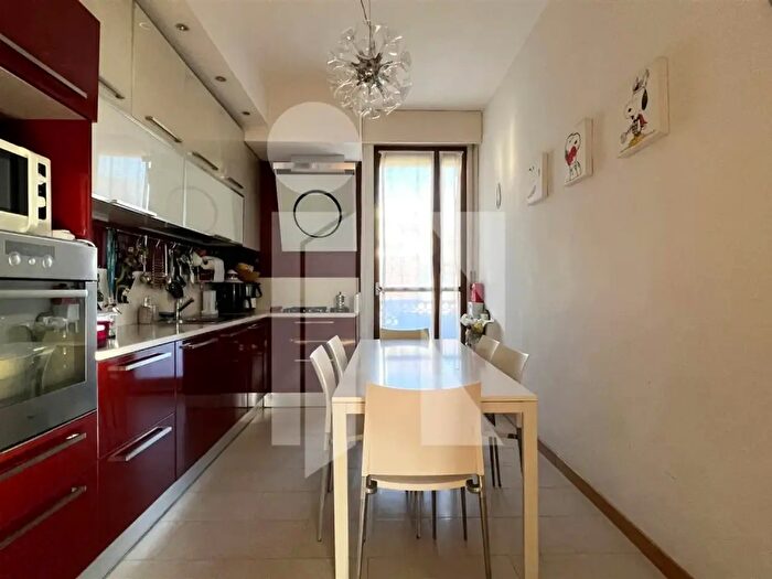 Appartamento con 5 locali in vendita in Via Longhi, Parma