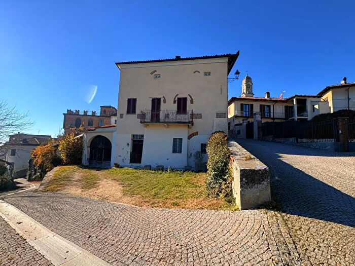 Casa con 10 locali in vendita in Via Regina Margherita E a, Albugnano