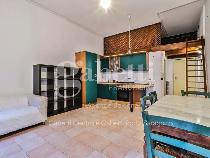 Appartamento bilocale in vendita in Via San Vitale, Bologna