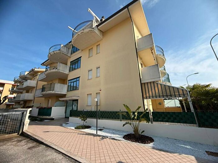 Casa bilocale in affitto in Via del Fico, Villa Rosa, Martinsicuro